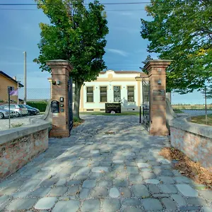 Pensjonat Resilienza, Mira